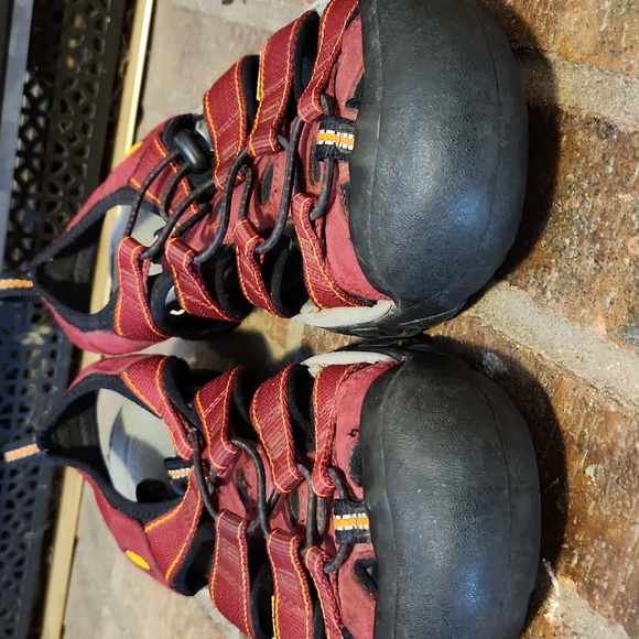 Keen Outdoor Hiking Waterproof Sandals Adjustable Lace Size 10 Maroon Burgundy - Picture 3 of 12